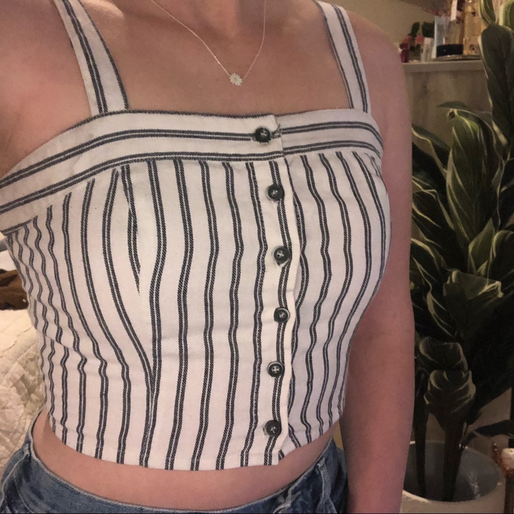 Tilly’s Striped Crop Top